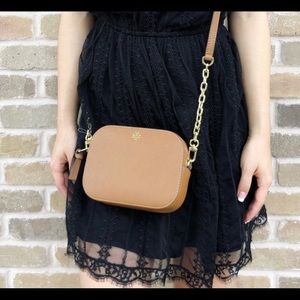 Emerson Crossbody Tory Burch purse.